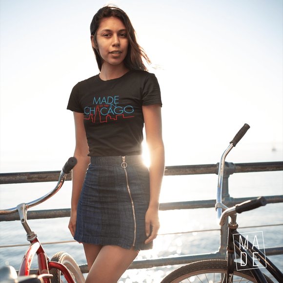 Made in Chicago Women’s Fitted T-Shirt in Black - Picture 1 of 3